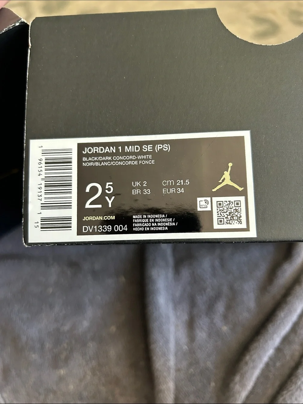 Boys’ Jordan 1 Mid SE Black High-Top Sneakers with Red Laces in 2.5